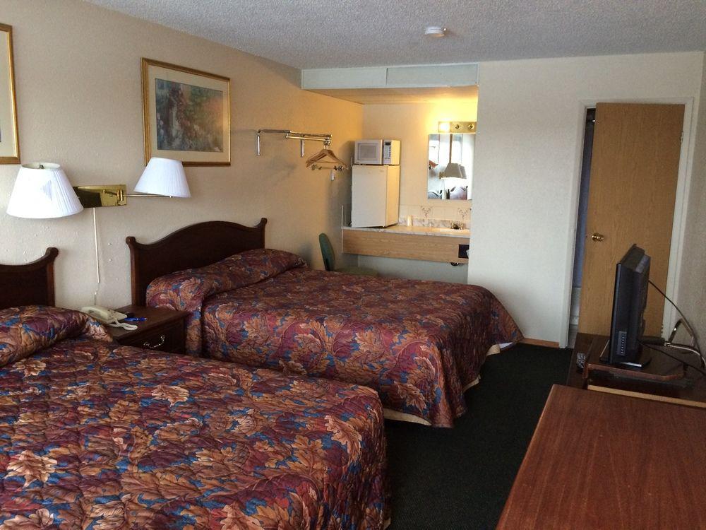 Red Deer Inn & Suites Екстериор снимка